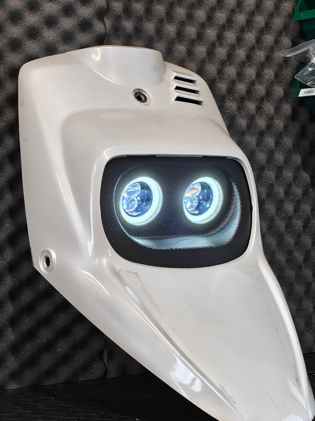 Faro anteriore a LED per Booster Spirit